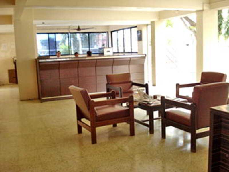 Hotel Meru Poona Buitenkant foto