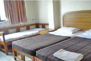 Hotel Meru Poona Buitenkant foto